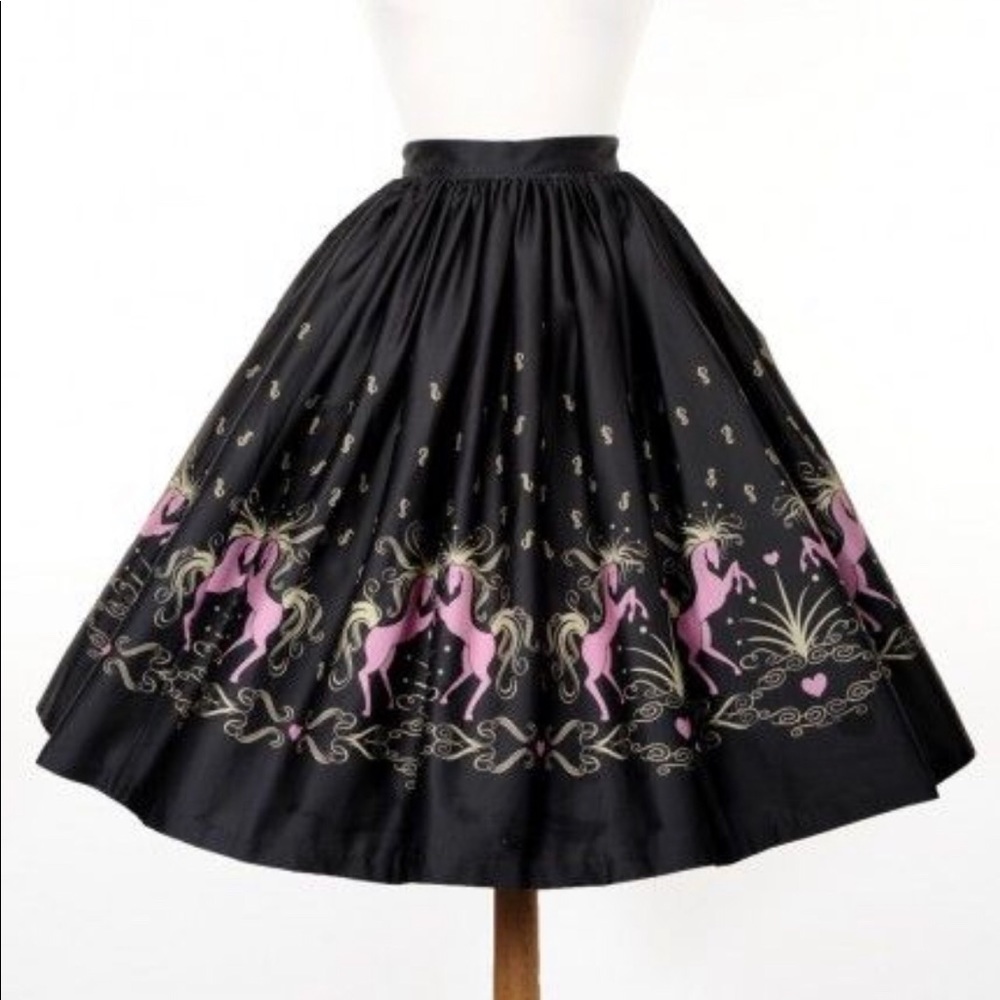 *SOLD* Pinup girl clothing
Dancing horses Jenny